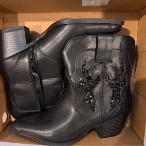 Wild Pair Black Sequined Western Ankle Boots 8 1/2